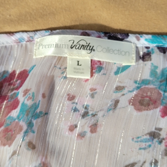 Ruffle Flutter Sleeve Top White Floral Flattering - Picture 8 of 8